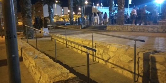 מעקות - מאחזי יד בעיר הבהדים