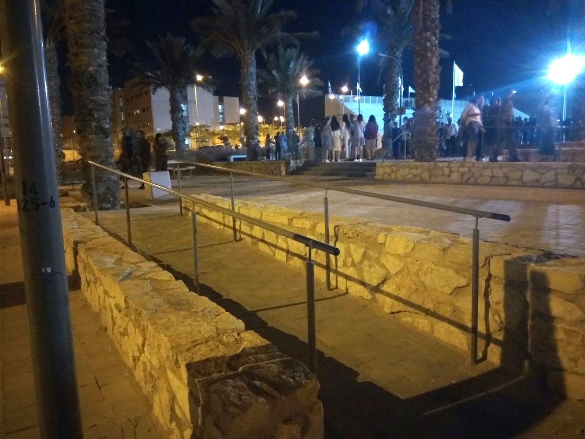 מעקות - מאחזי יד בעיר הבהדים