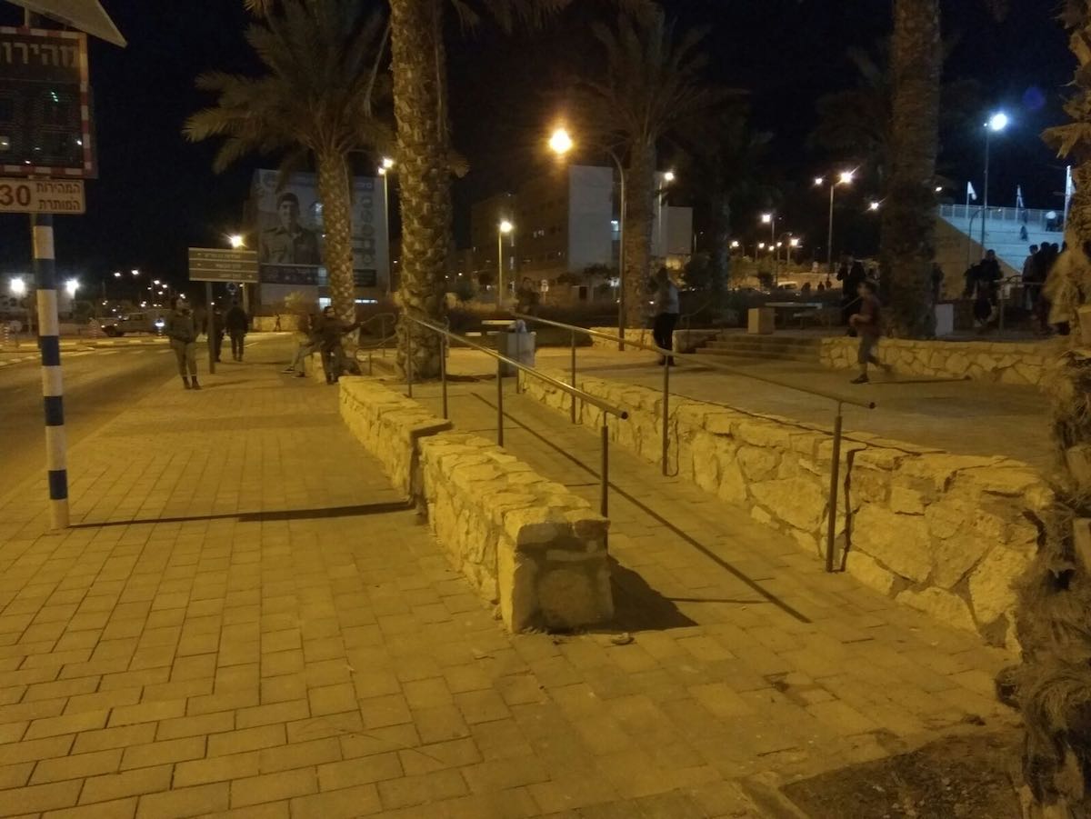 מעקות - מאחזי יד בעיר הבהדים